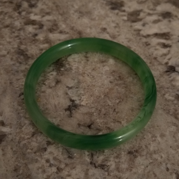 Grade A jadeite bangle style bracelet - Picture 3 of 4